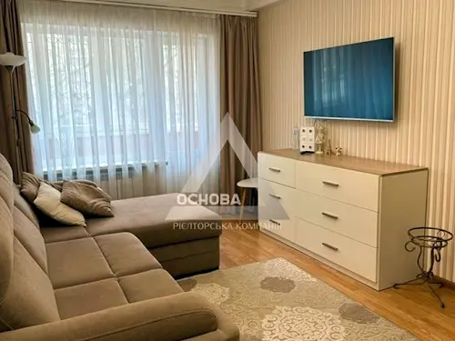 квартира за адресою Шкільна вул. (Героїв Сталінграда), 18