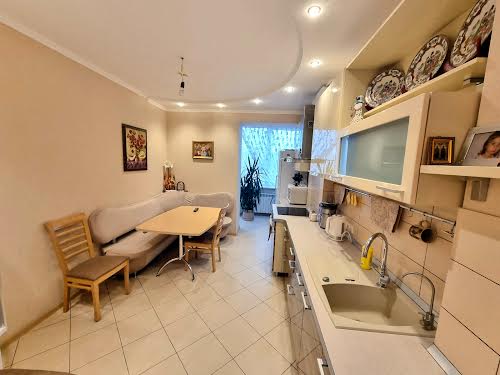 квартира за адресою Осіння вул., 33