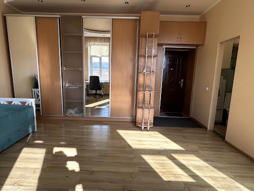 квартира за адресою Зустрічна, 10