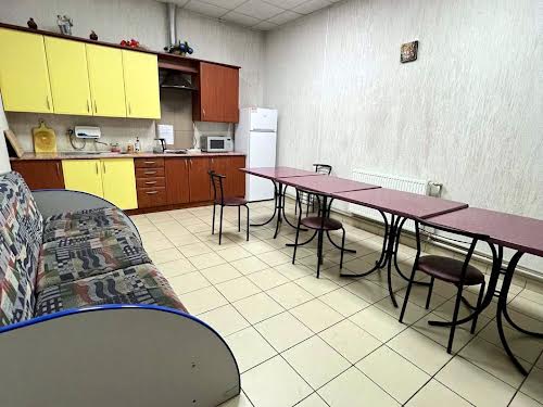 комерційна за адресою Трускавецька вул., 2