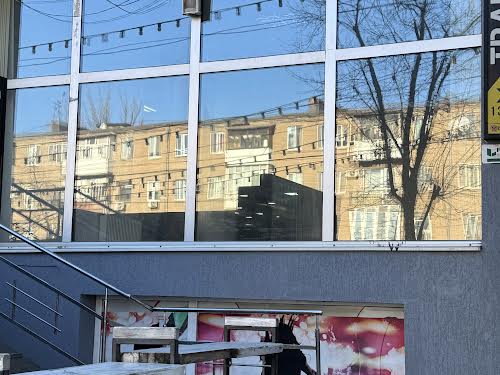 комерційна за адресою Горького, 8