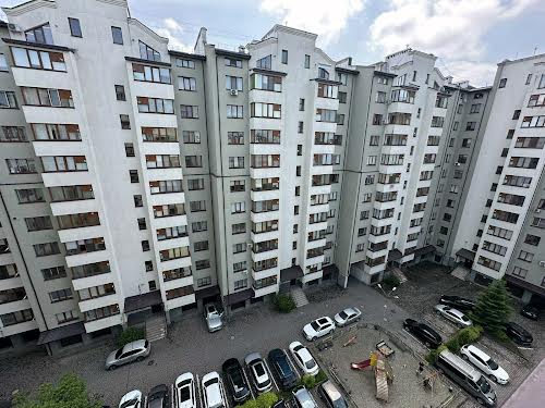 квартира за адресою Хотинська вул., 12