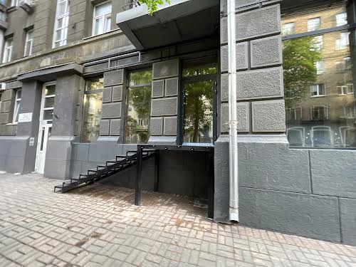 комерційна за адресою Інститутська вул., 24/7