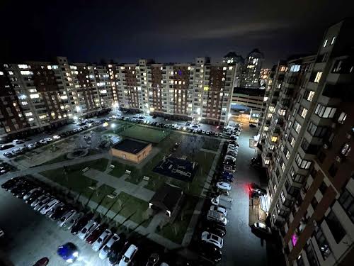 квартира за адресою Співдружності вул., 1