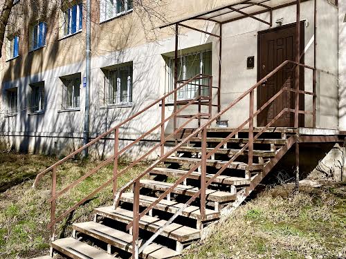 комерційна за адресою Тютюнників вул. (), 3