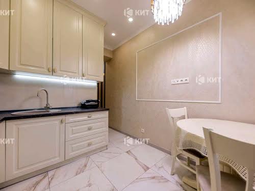 квартира за адресою Конституції пл., 20