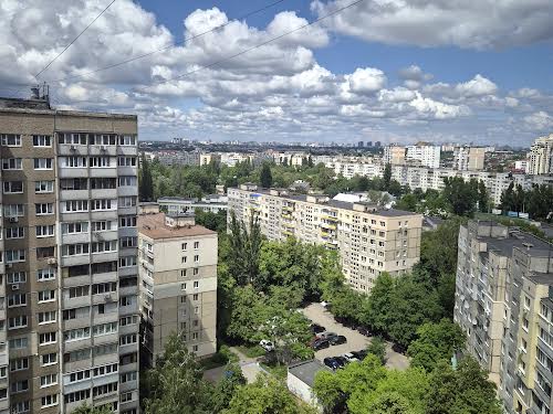 квартира за адресою Композитора Лятошинського вул., 8