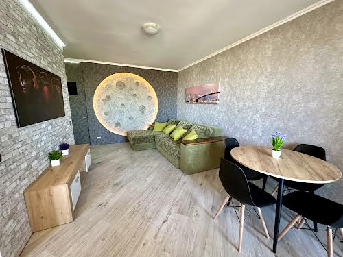 квартира за адресою Космонавтів вул., 98