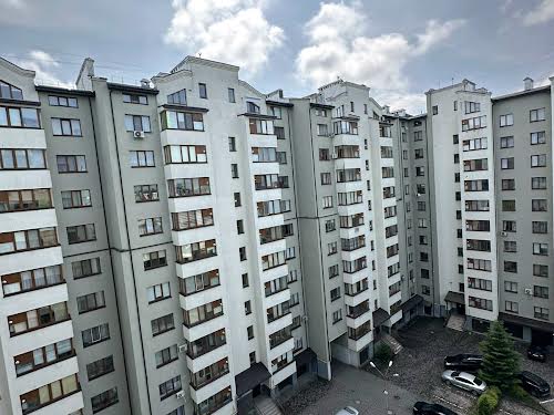 квартира за адресою Хотинська вул., 12
