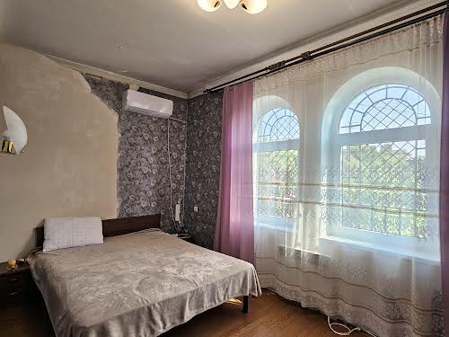 будинок за адресою Закарпатська вул., 12