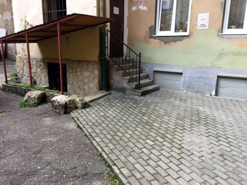 комерційна за адресою Богдана Лепкого вул., 14