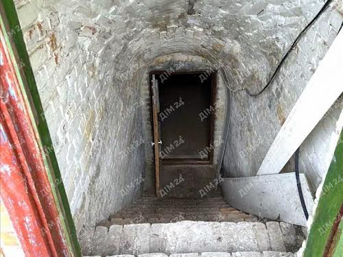 будинок за адресою с. Великі Сорочинці, Центральна, 1