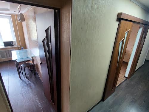 квартира за адресою Космонавтів вул., 68а