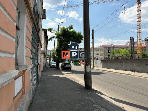 комерційна за адресою Кузнечна, 8