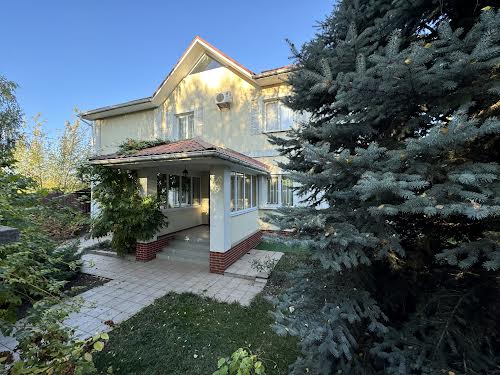 комерційна за адресою Зоряна вул., 8