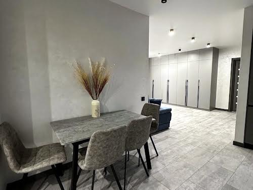 квартира за адресою Космічна вул., 5