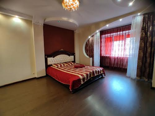 квартира за адресою Героїв Майдану вул. (Театральна), 48