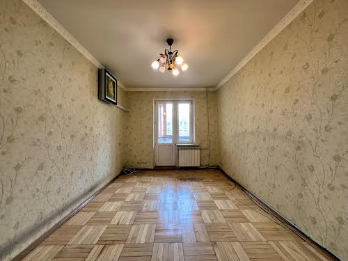квартира за адресою Анни Ахматової вул., 11