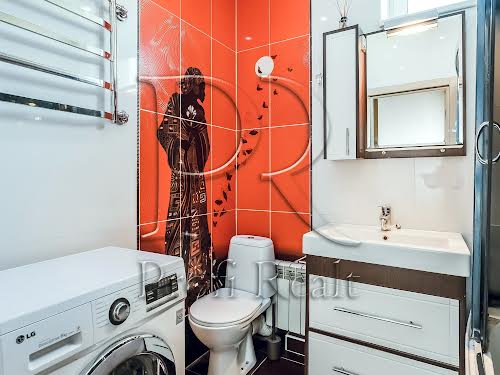 квартира за адресою Регенераторна вул., 4К2