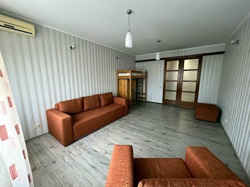 квартира за адресою Анни Ахматової вул., 13