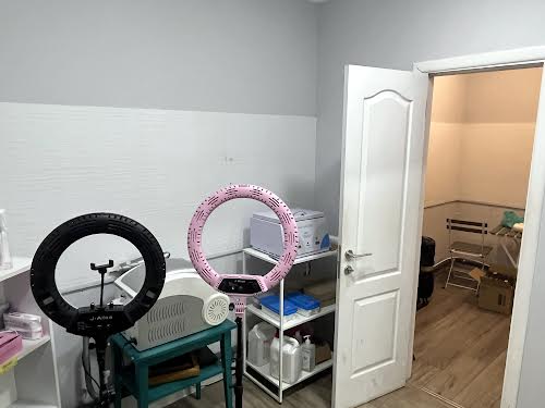 комерційна за адресою Ніни Строкатої вул. (Буніна), 24