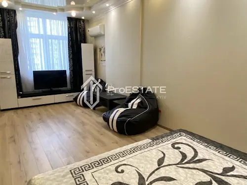 квартира за адресою Анни Ахматової вул., 22