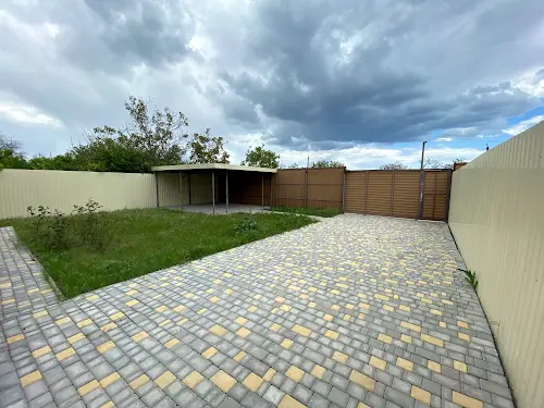 будинок за адресою Вишнева, 245