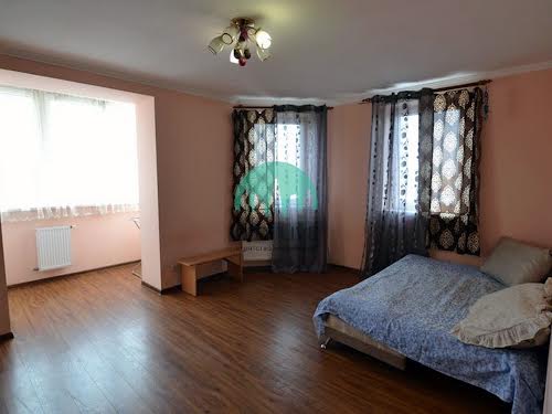 квартира за адресою Хотинська вул., 12