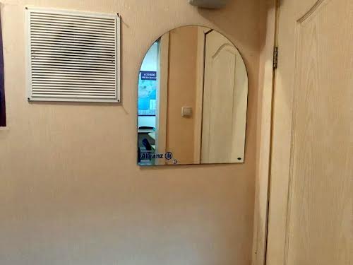 комерційна за адресою Космонавтів вул., 31