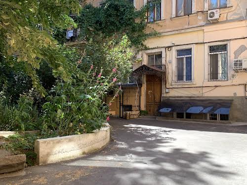 квартира за адресою Садова вул., 18