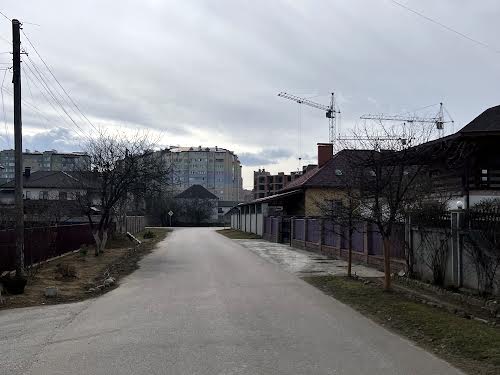 будинок за адресою Героїв УПА вул.