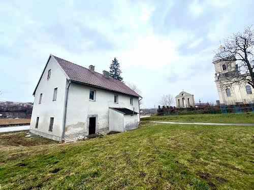 комерційна за адресою с. Старе Село, 1травня, 5