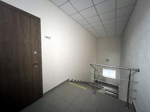 комерційна за адресою Краківська вул., 4б
