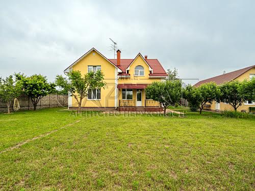 будинок за адресою с. Мартусівка, каштанова