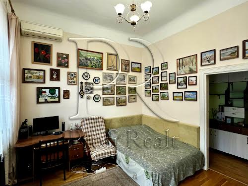 квартира за адресою Михайлівська вул., 22-Б