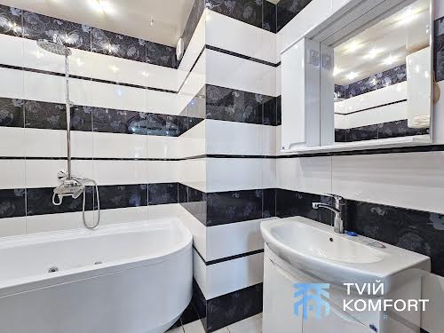 квартира за адресою Анни Ахматової вул., 48