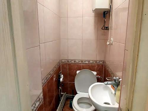 комерційна за адресою Космонавтів вул., 31