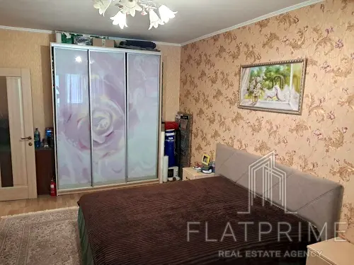 квартира за адресою Київ, Миколи Лаврухіна вул., 7