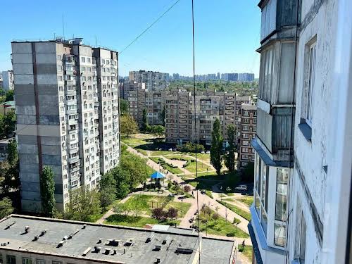 квартира за адресою Романа Шухевича просп. (Генерала Ватутіна), 2