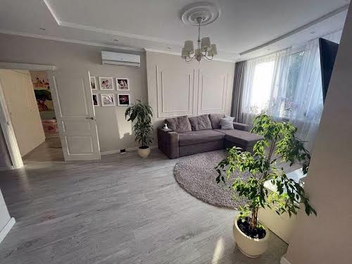 квартира за адресою Ревуцького вул., 7В