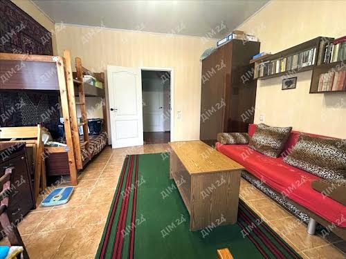 будинок за адресою с. Великі Сорочинці, Центральна, 1