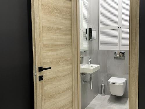 комерційна за адресою Дегтярна вул., 7