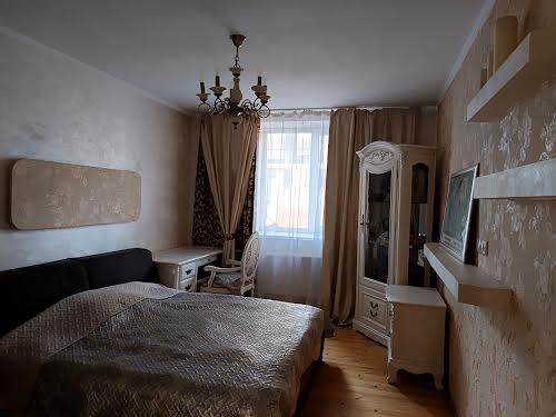 квартира за адресою Хотинська вул., 2/2