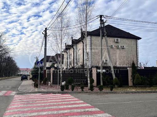 дом по адресу с. Петропавловская борщаговка, Паркова