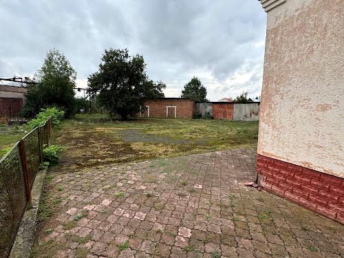 комерційна за адресою Богдана Хмельницького вул., 11