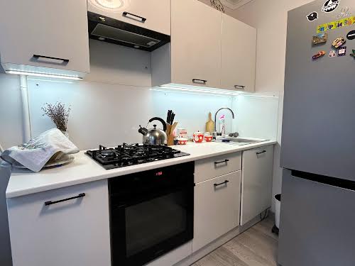 квартира за адресою Рятувальників вул., 33