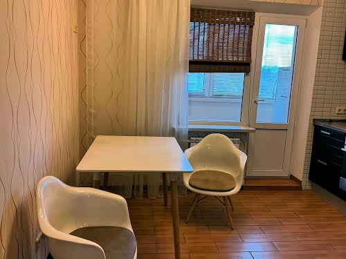 квартира за адресою Автозаводська вул., 81
