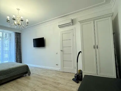 квартира за адресою Залізнична вул., 7б