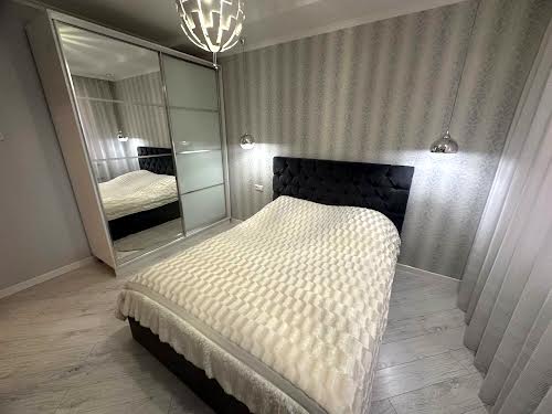 квартира за адресою Івана Миколайчука вул., 12