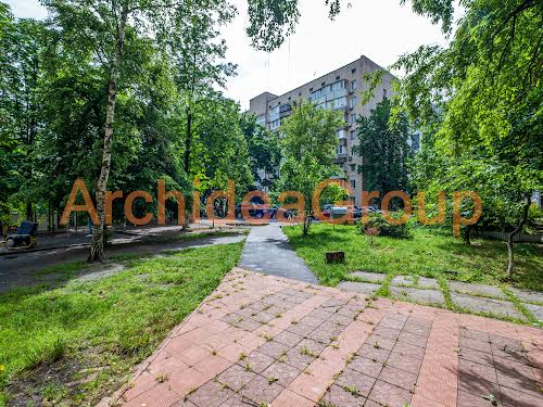 комерційна за адресою Саксаганського, 45